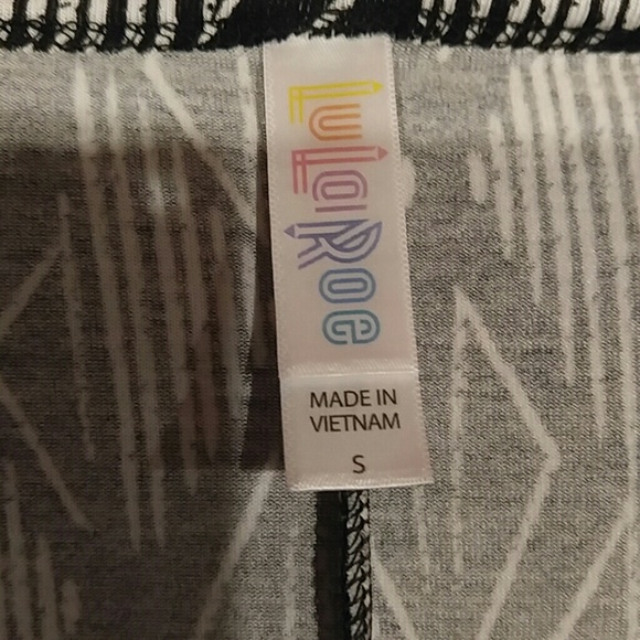 LuLaRoe Perfect T - Picture 2 of 5